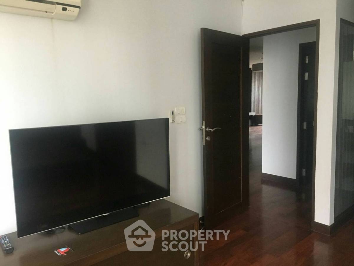 picture 2-BR 129 Sqm, 17th-Floor Condo At Urbana Langsuan, 400m to BTS Ratchadamri (ID 882004) - 6/15