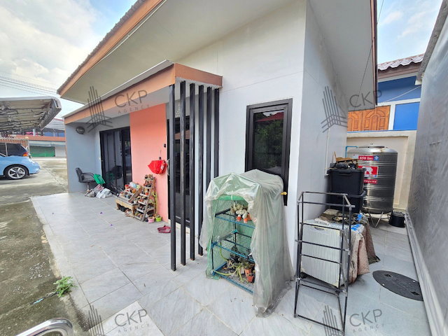 รูป ขายบ้านพร้อมพื้นที่ขนาดใหญ่ ใกล้ถนนปู่เจ้าสมิงพรายเพียง 100 เมตร ขนาด 113 ตร.วา เหมาะสำหรับครอบครัวใหญ่พร้อมพื้นที่จอดรถ  - รูปที่ 6/11