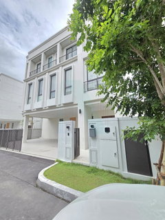 รูปภาพ 📌 ให้เช่าบ้านเดี่ยว 3 ชั้น แอร์รี่ ศรีนครินทร์-กรุงเทพกรีฑา 5 ห้องนอน 6 ห้องน้ำ