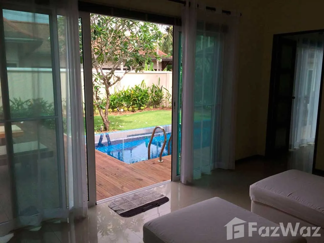 picture Detached 4-Master-Suite Tropical Pool Residence 6627387 - 5/42