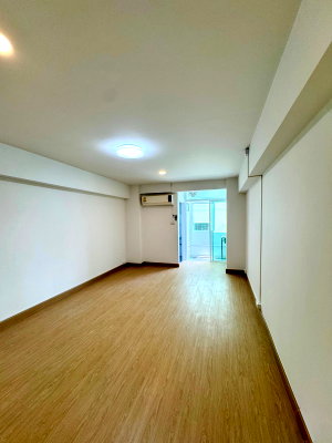 Condos for sale : Studio condo for sale in a great location near Saphan Khwai.