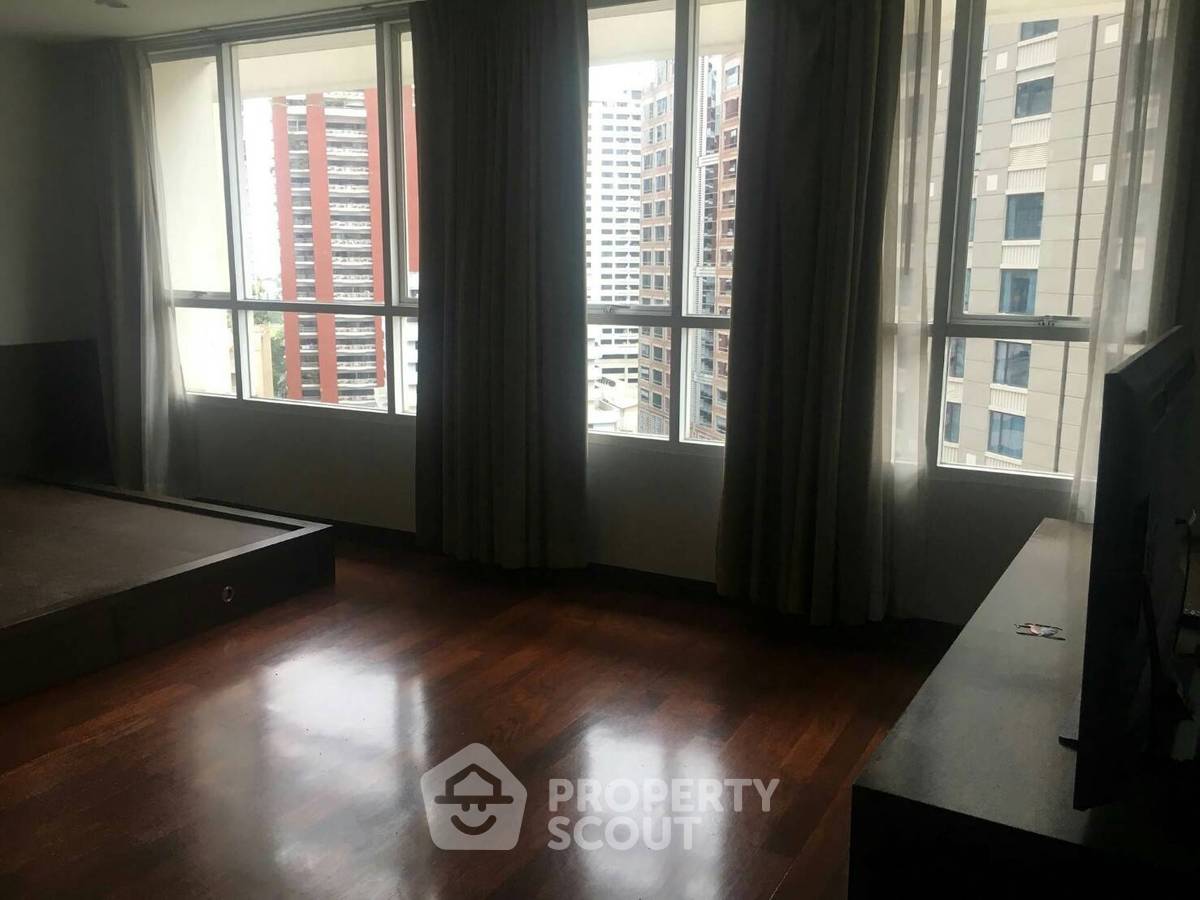 picture 2-BR 129 Sqm, 17th-Floor Condo At Urbana Langsuan, 400m to BTS Ratchadamri (ID 882004) - 10/15