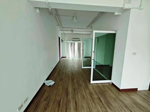 รูป ให้เช่าอาคารสำนักงาน / Home Office ทำเลศักยภาพ ย่านอ่อนนุช–ศรีนครินทร์ อาคารสำนักงาน 4 ชั้นครึ่ง พื้นที่กว้าง พร้อมใช้งาน เหมาะสำหรับบริษัท สำนักงาน  - รูปที่ 13/13