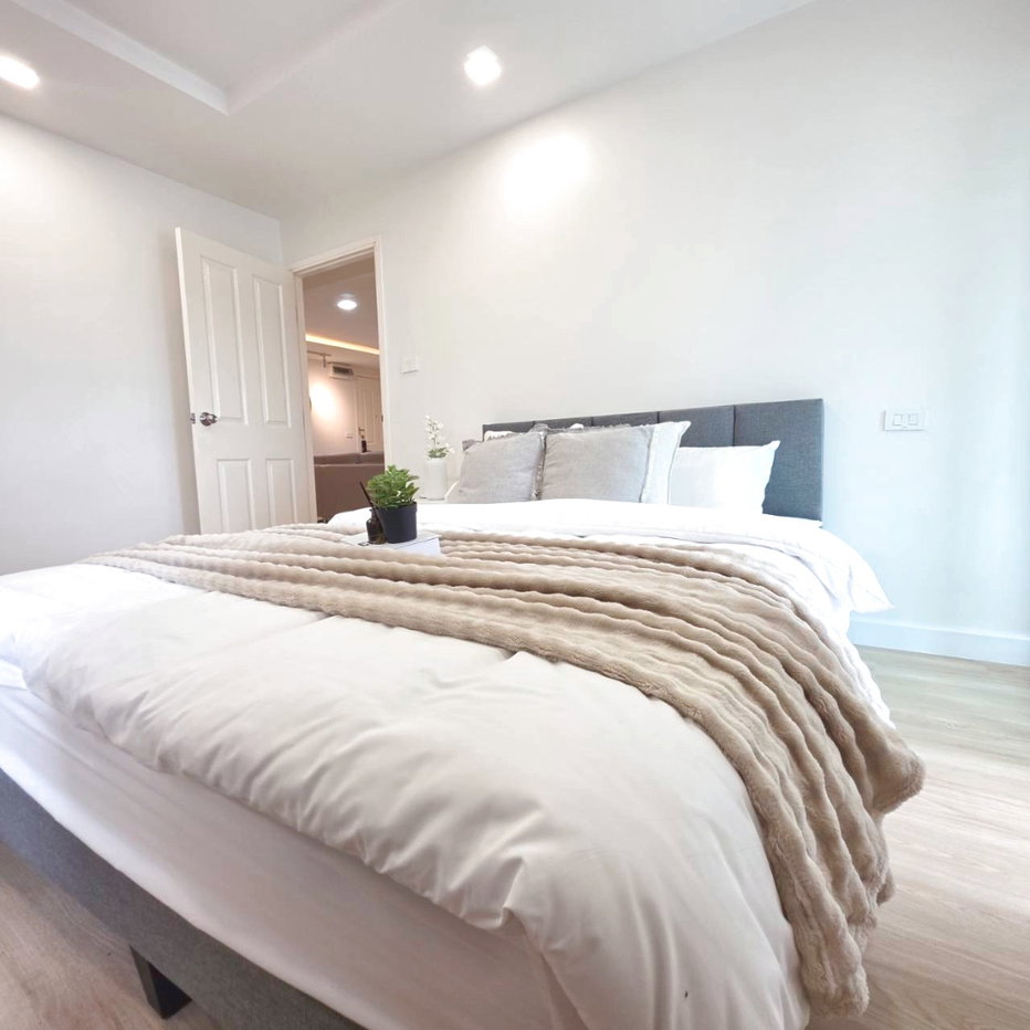 picture Selling Happy Condo Ratchada 18, large 80 sq.m. 2-bedroom unit, near MRT Sutthisan. - 4/22