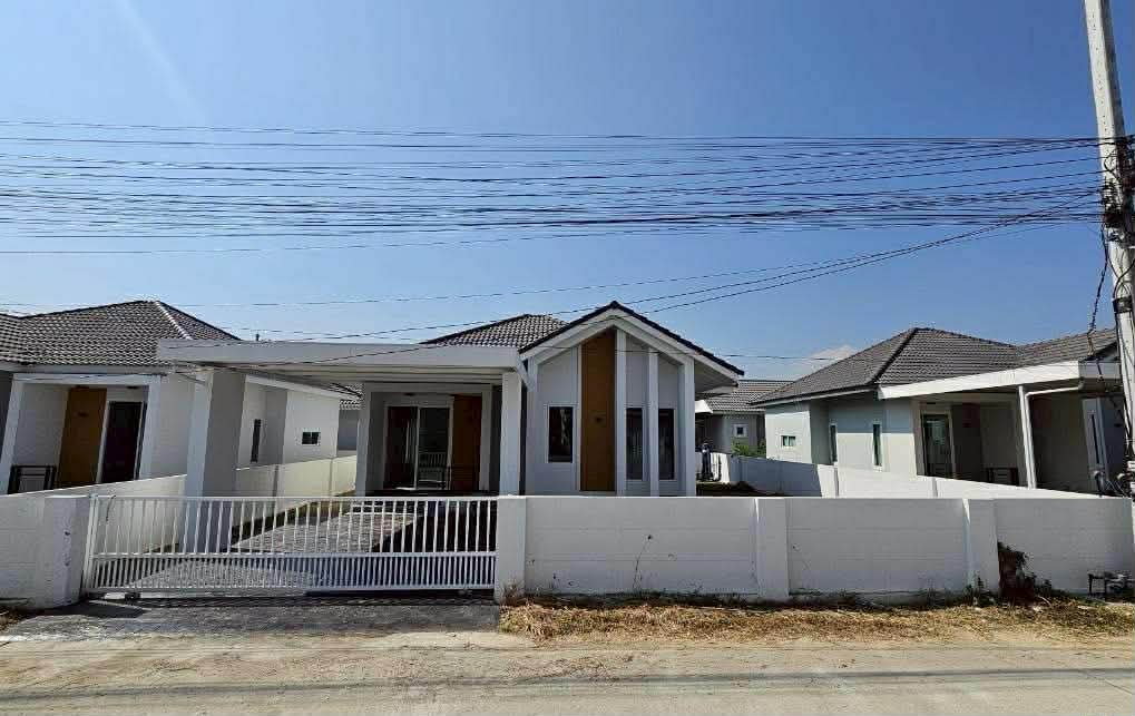 รูป 🏡 ขายด่วน! บ้านเดี่ยวชั้นเดียว สไตล์โมเดิร์น ใกล้แยกกองทราย สารภี ราคา 2 ล้าน 📞 063-6649056 - รูปที่ 1/10