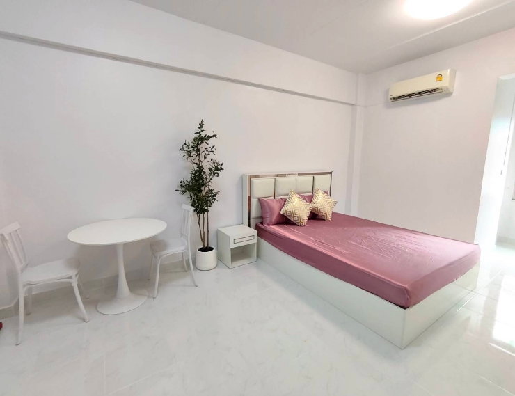 picture 📣 Urgent Sale – Pattanakarn Life Complex Condominium 

Only THB 990,000 – Negotiable!
 - 5/10
