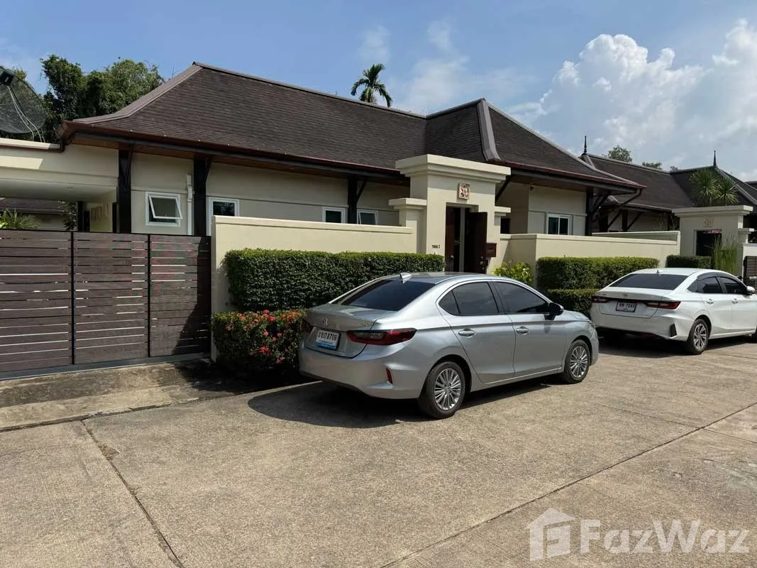picture Detached 4-Master-Suite Tropical Pool Residence 6627387 - 14/42