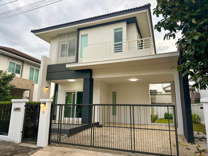 รูปภาพ ✦︎ Two storey house for rent with 3 bedrooms,2 toilets and 1 kitchen.