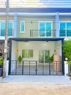 Townhome for sale good location
