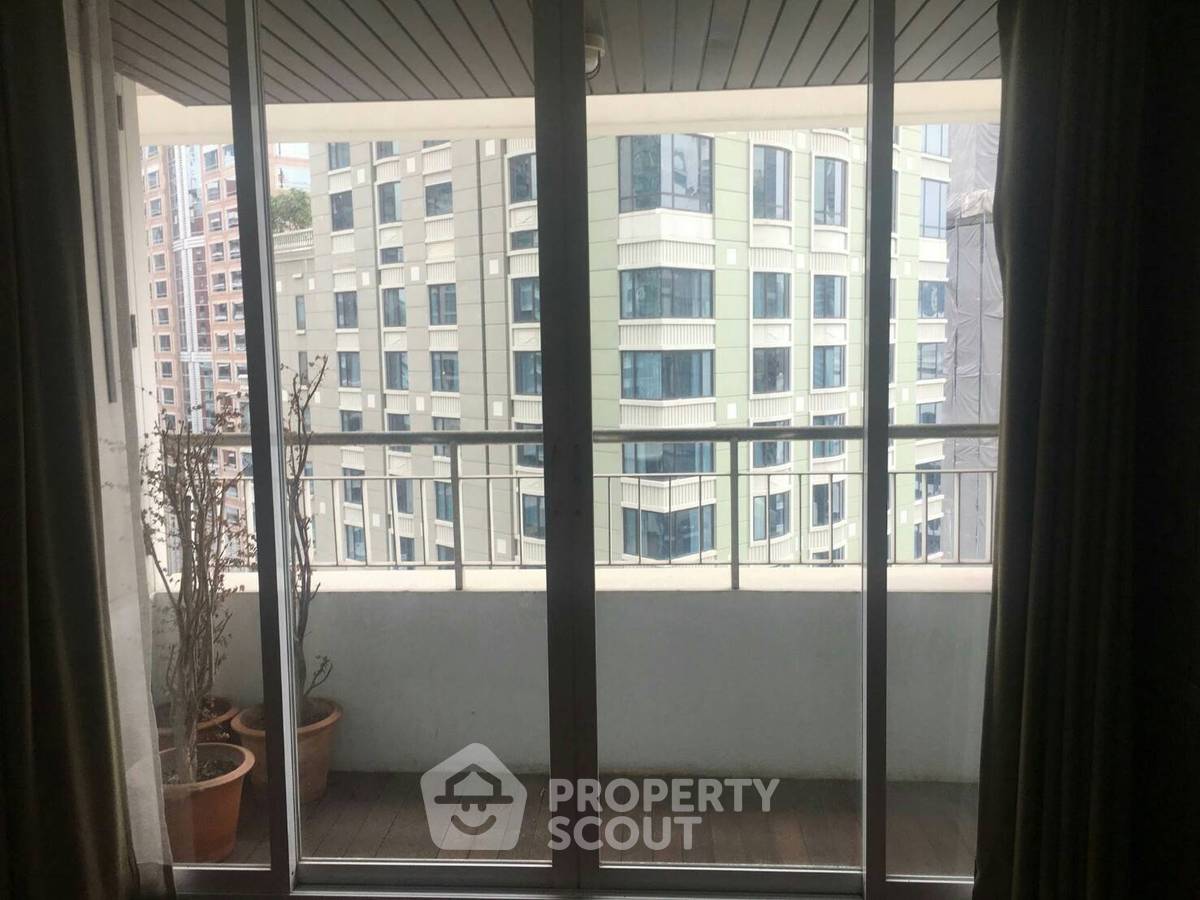 picture 2-BR 129 Sqm, 17th-Floor Condo At Urbana Langsuan, 400m to BTS Ratchadamri (ID 882004) - 4/15