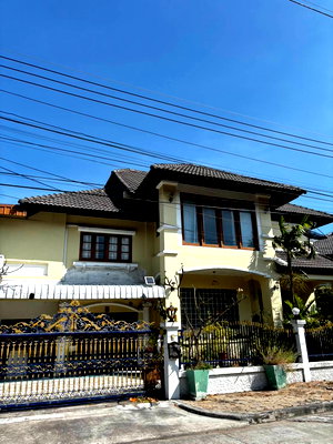 Houses for rent  Bang Saen Fish Market : A single house for Rent with 4 bedrooms | 3 Bathrooms located in Bangsaen-Ang Sila area.