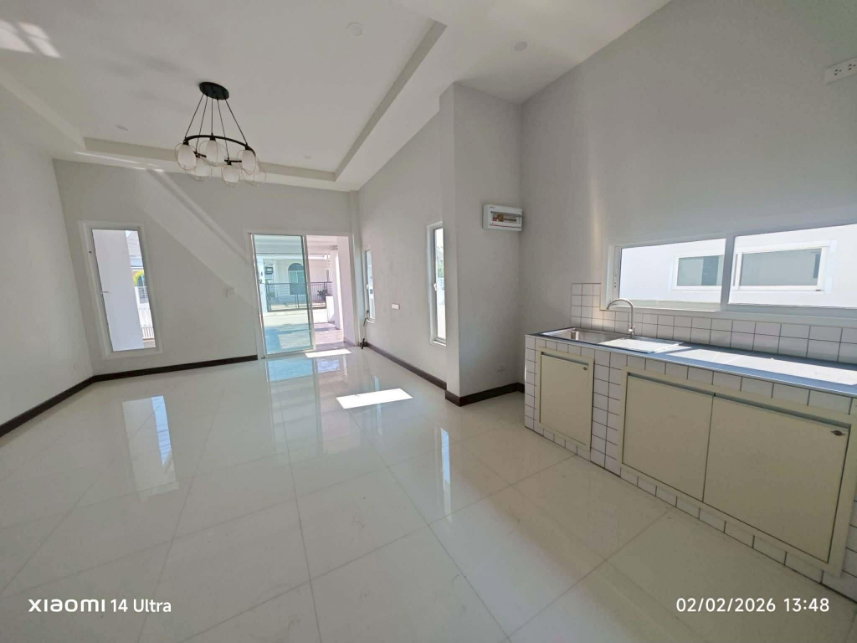 รูป 🏡 ขายด่วน! บ้านเดี่ยวชั้นเดียว สไตล์โมเดิร์น ใกล้แยกกองทราย สารภี ราคา 2 ล้าน 📞 063-6649056 - รูปที่ 4/10