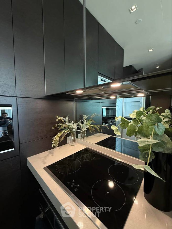 picture High-Floor 2-BR 75 Sqm, 28 Chidlom, 300m to BTS Chit Lom (ID 3133617) - 3/18
