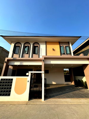 Houses for sale Chonburi : Brand new detached house near Amata Industrial Estate, 3 bedrooms, 3 bathrooms, 2 parking spaces.