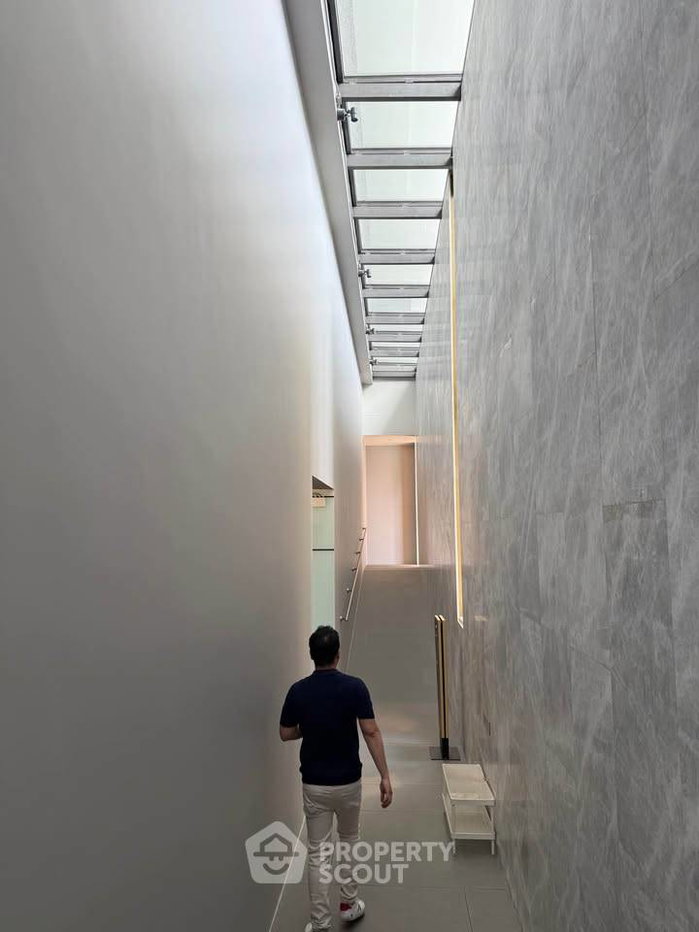 picture High-Floor 2-BR 75 Sqm, 28 Chidlom, 300m to BTS Chit Lom (ID 3133617) - 15/18