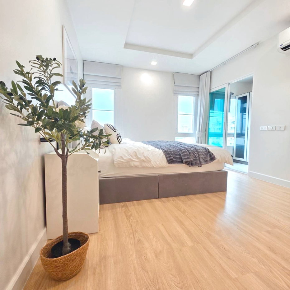 picture Selling Happy Condo Ratchada 18, large 80 sq.m. 2-bedroom unit, near MRT Sutthisan. - 7/22