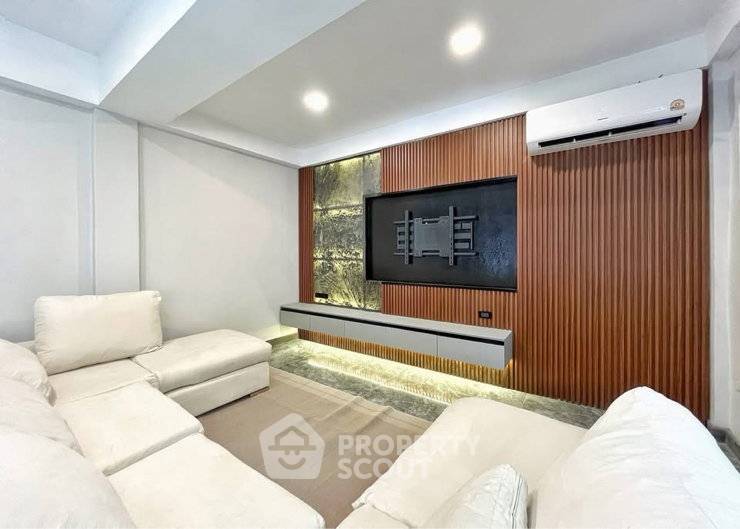 รูป บ้านเช่า 5 ห้องนอน เป็นมิตรกับสัตว์เลี้ยง ย่านทองหล่อ ใกล้คลองตันเหนือ วัฒนา กรุงเทพ (ID 3111320) - รูปที่ 2/12
