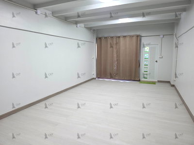 Condos for sale : Spacious 40 sq.m. newly renovated unit for sale at Charan Sanitwong Condominium – only 220m to MRT Bang Yi Khan.
