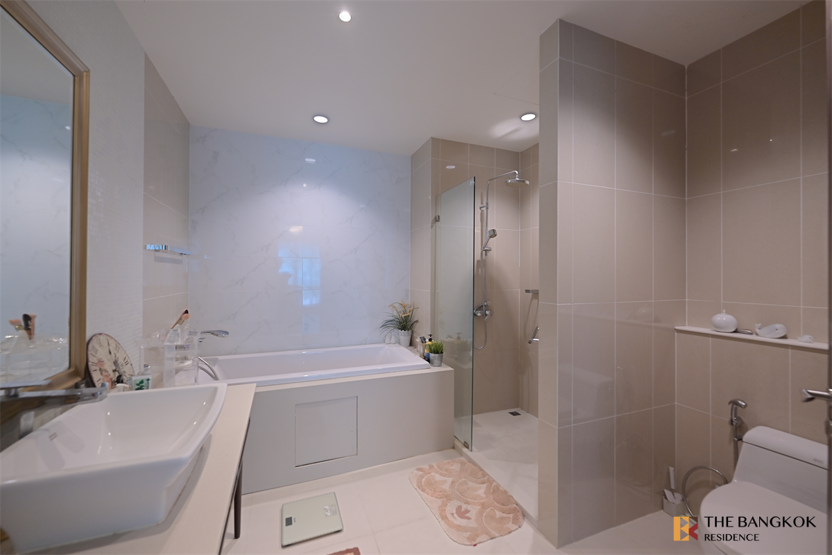 picture Luxury Unit, Ready for You Without the Wait Leticia Luxuries residence rama9 - 9/10