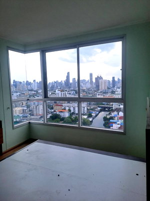 Condos for rent : Renovation room and ready to move in