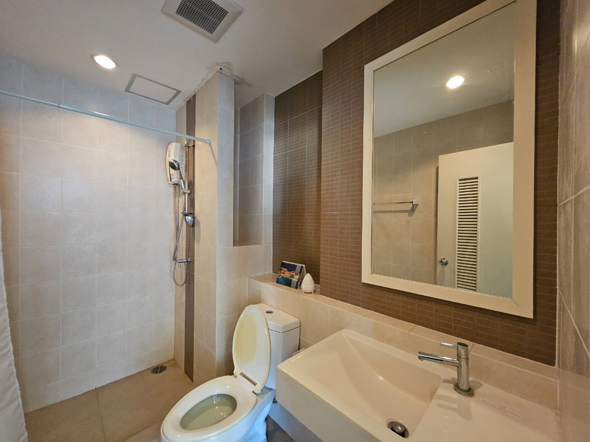 picture Unbeatable Riverfront Value! Includes Shuttle Boat & Van Services Near Suksawat Tollway 🚢 - 11/16