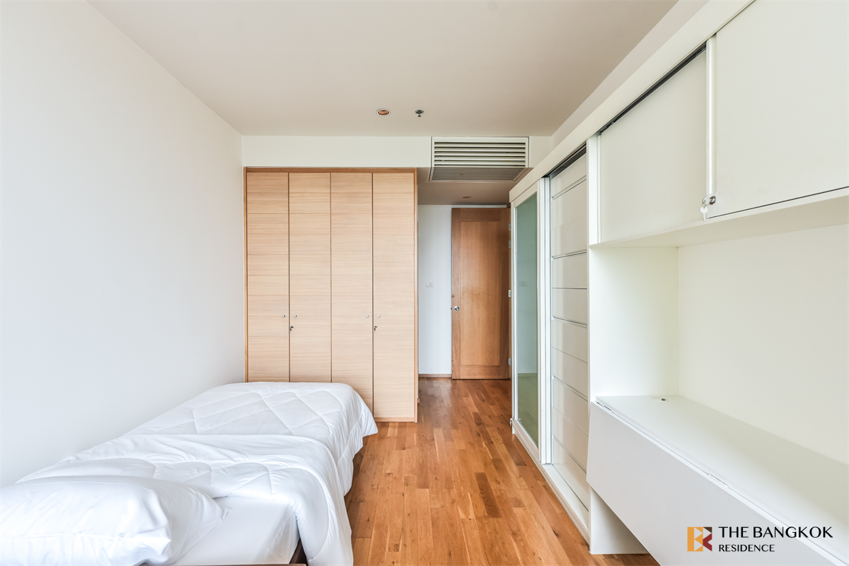 picture Comfortable and Ready to Move-in The Empire Place - 6/10