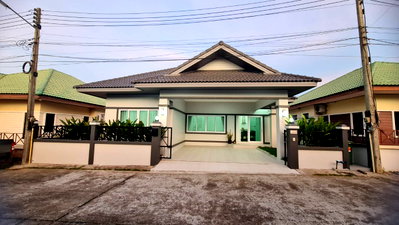 ขายบ้านเดี่ยว : ขายบ้านเดี่ยว 3 ห้องนอน รีโนเวทใหม่สวย เนื้อที่ 54ตร.ว. เฟอนิเจอร์และเครื่องใช้ไฟฟ้าครบ พร้อมอยู่