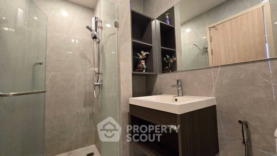 picture 1-BR Condo At Nue District R9, High-Floor 29, 200m to MRT Phra Ram 9 (ID 3139042) - 10/12