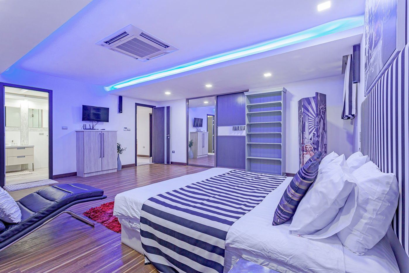 รูป Spacious Pool Villa for Sale Pratumnak Pattaya - รูปที่ 24/30