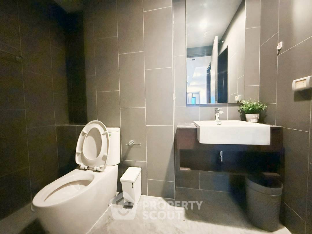 picture 2-BR Condo On 30th Floor, C Ekkamai, ARL Ramkhamhaeng (ID 3137513) - 11/14