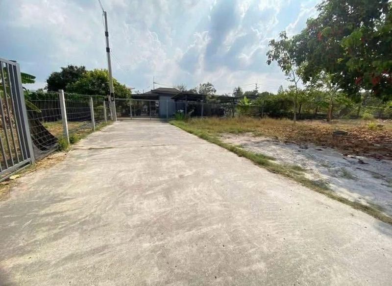 รูป ขายที่ดินแปลงสวย บ้านห้วยกรุ บางพระ ศรีราชา เหมาะสร้างบ้าน - รูปที่ 2/6
