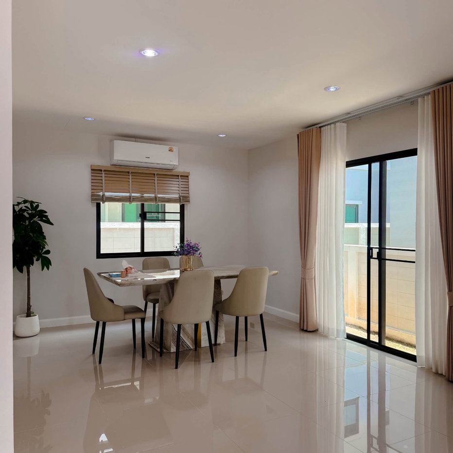รูป บ้านเดี่ยว 2 ชั้น4 ห้องนอน 4 ห้องน้ำ บ้านหลังใหญ่ใกล้ ABS, ACIS บุญถาวรเชียงใหม่ (R1383) T.094-651-1456 - รูปที่ 6/7