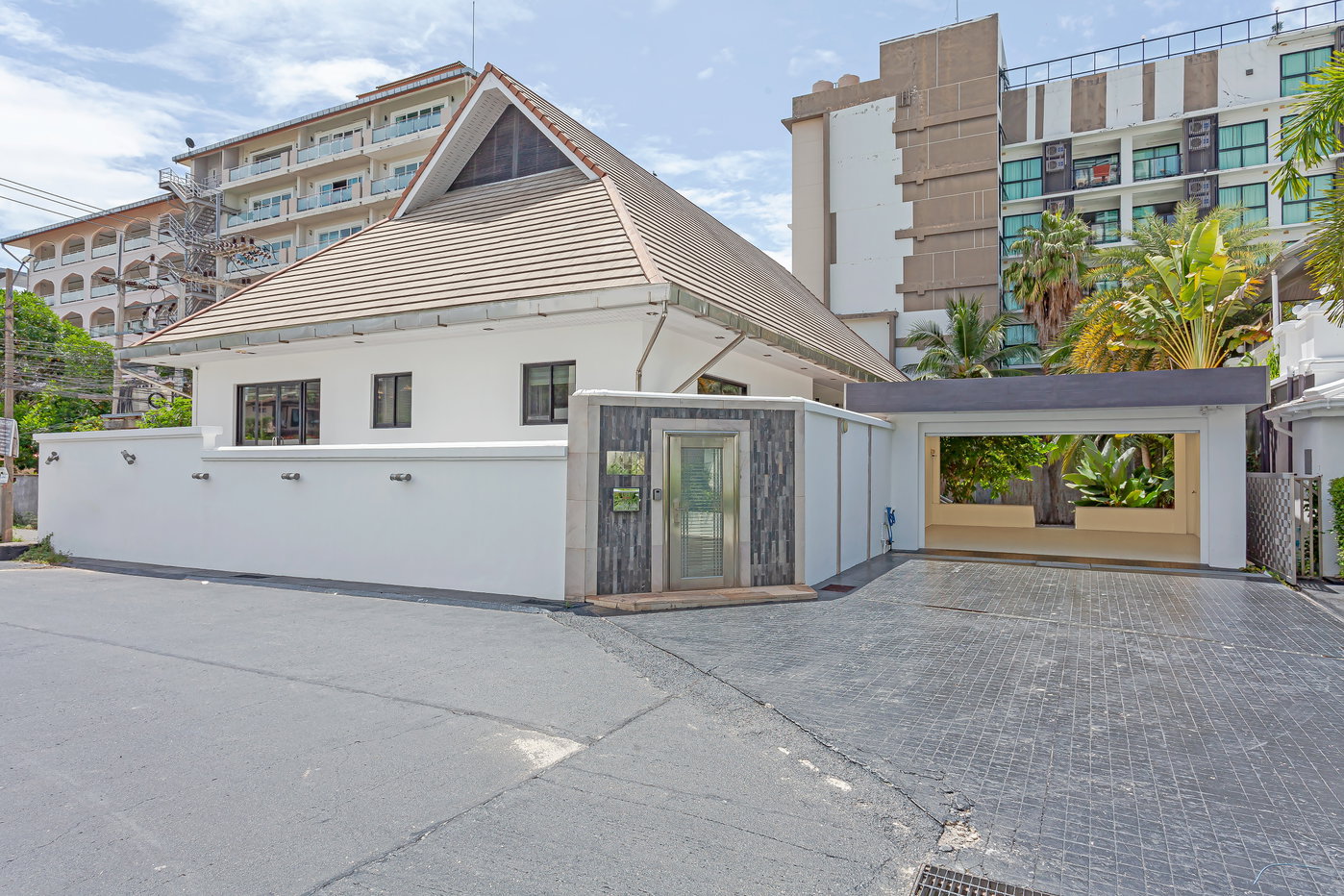 รูป Spacious Pool Villa for Sale Pratumnak Pattaya - รูปที่ 30/30