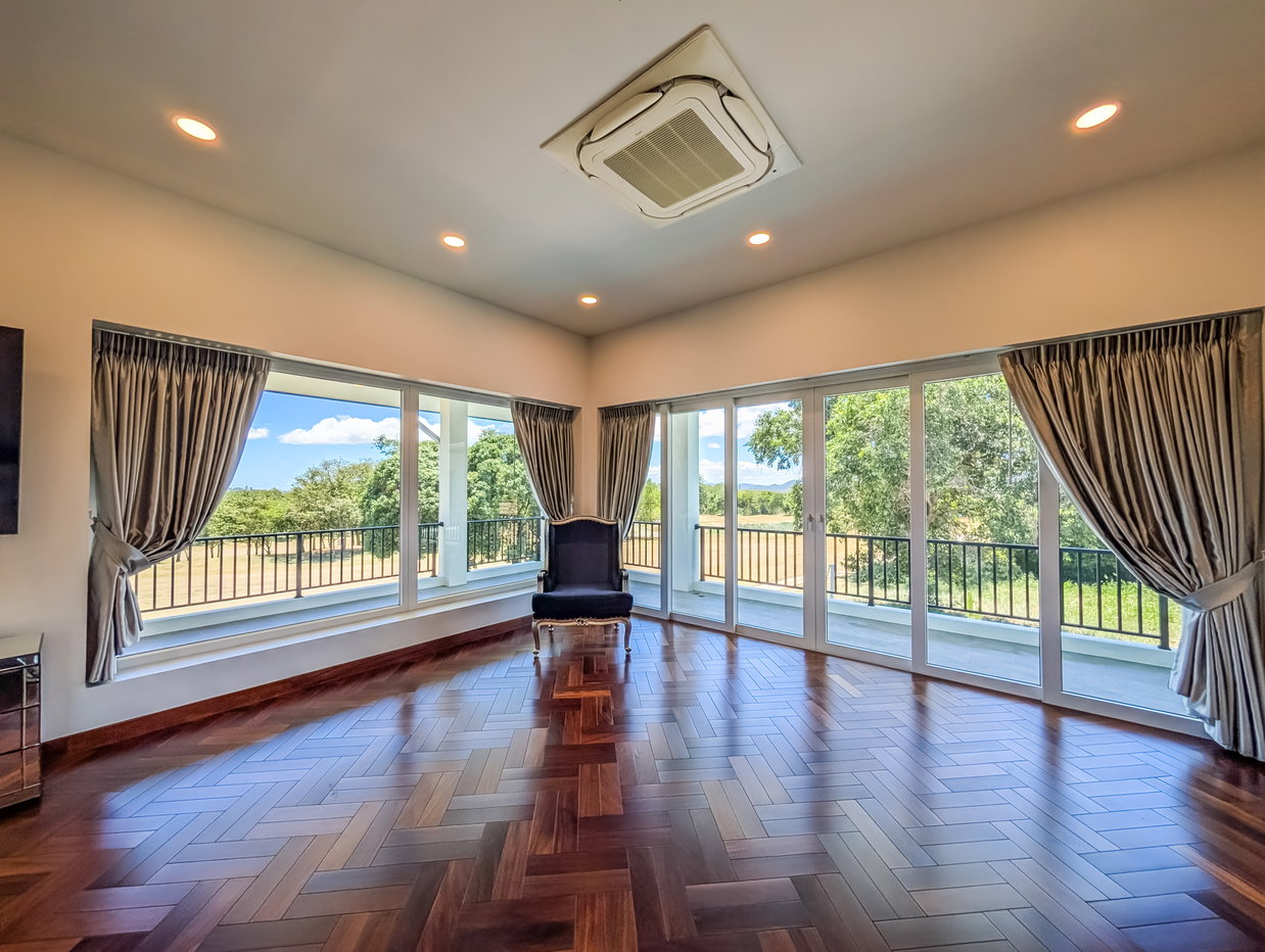 picture Luxury Golf Course View Pool Villa for Sale Huay Yai Pattaya - 19/31