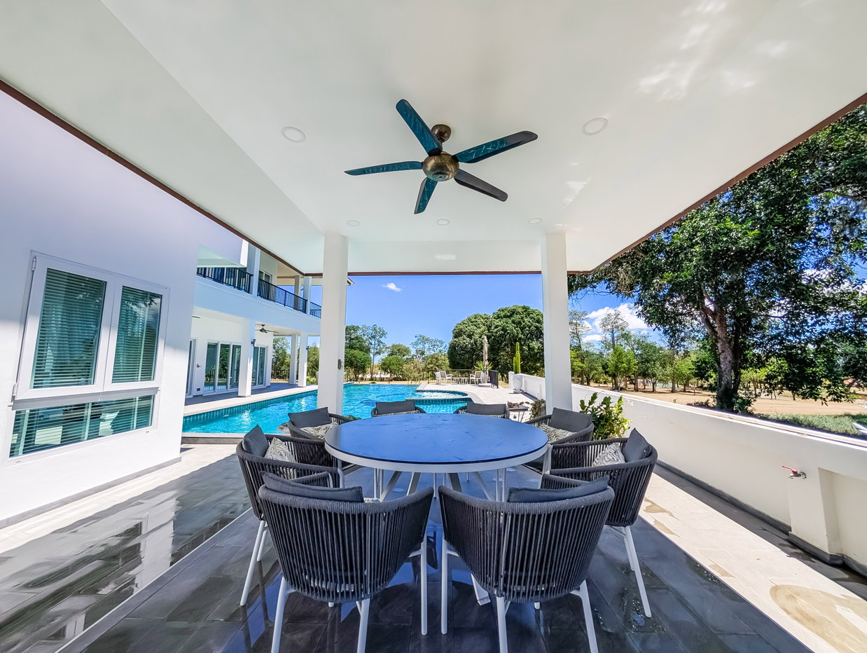 picture Luxury Golf Course View Pool Villa for Rent Huay Yai Pattaya - 4/31