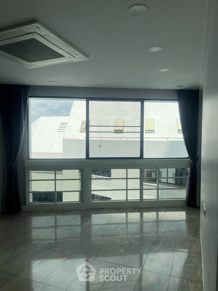 picture 3-Bedroom Condo For Rent, President Park Condominium, near MRT Queen Sirikit (ID 3137517) - 8/19