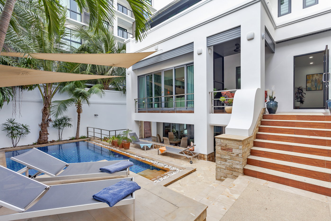 รูป Spacious Pool Villa for Sale Pratumnak Pattaya - รูปที่ 3/30