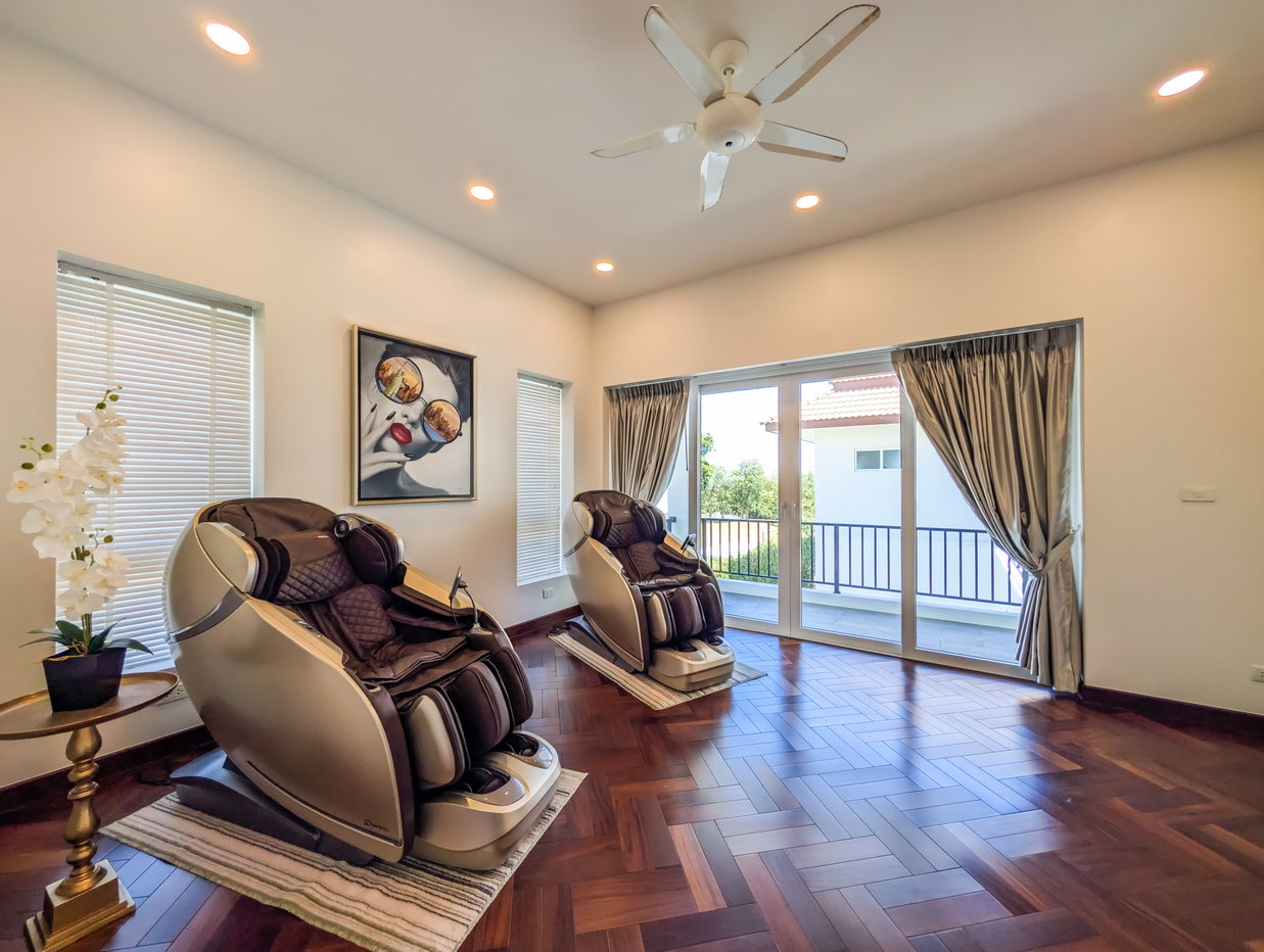 picture Luxury Golf Course View Pool Villa for Rent Huay Yai Pattaya - 21/31