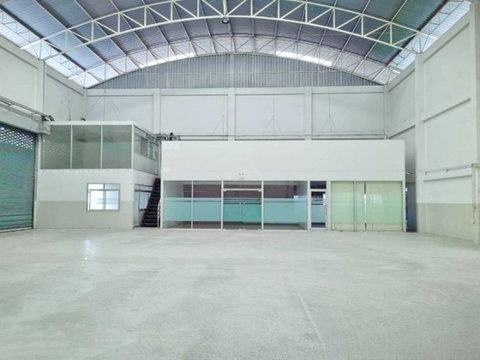 Factories, warehouses with offices, request for R.N.4 certificates, near BTS Phraeksa, 900 m., usable area 1,368 sq m., suitable for industrial
