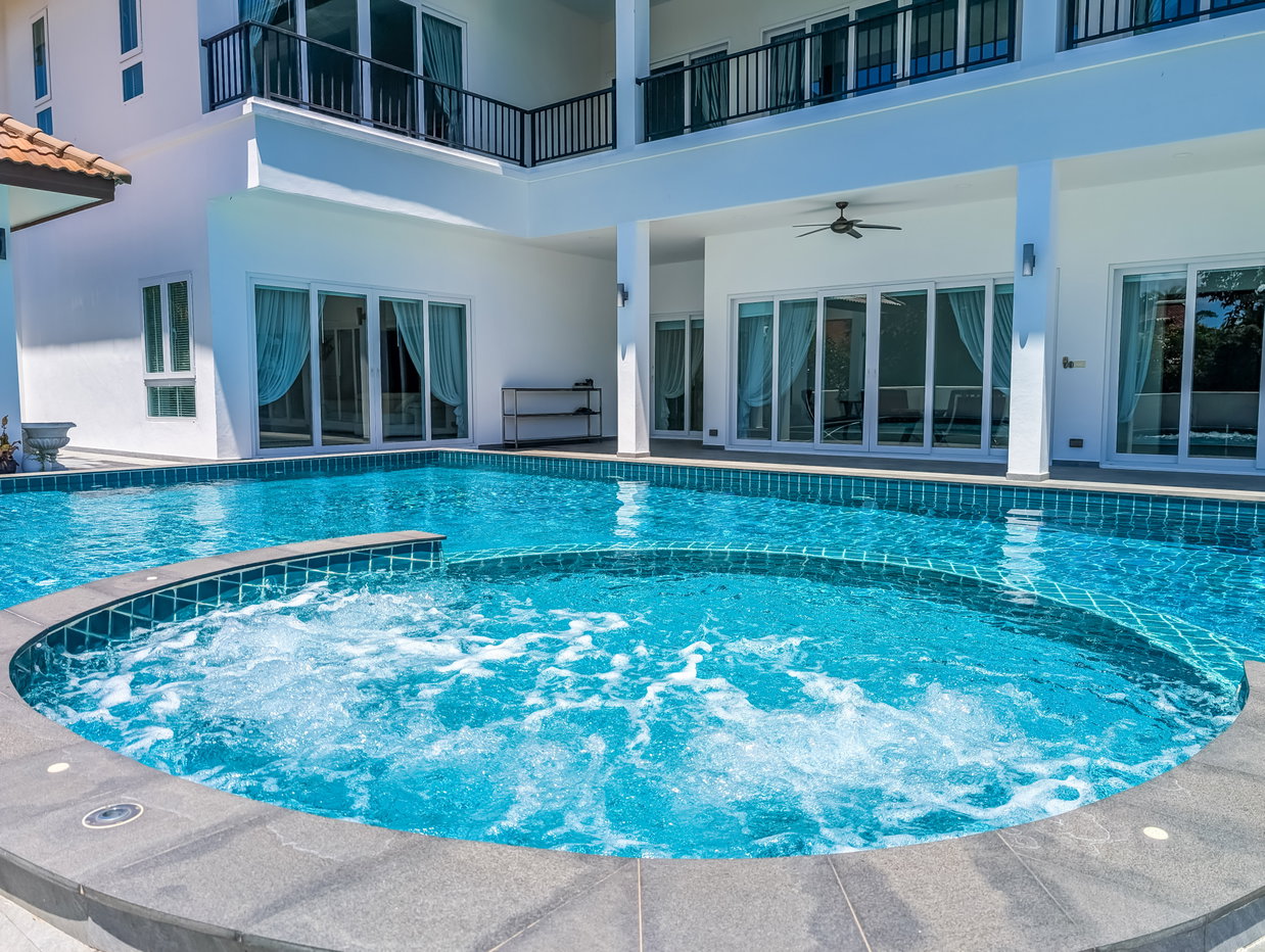 picture Luxury Golf Course View Pool Villa for Sale Huay Yai Pattaya - 3/31