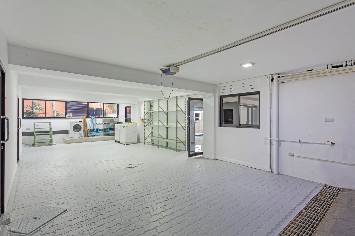 รูป Spacious Pool Villa for Sale Pratumnak Pattaya - รูปที่ 29/30