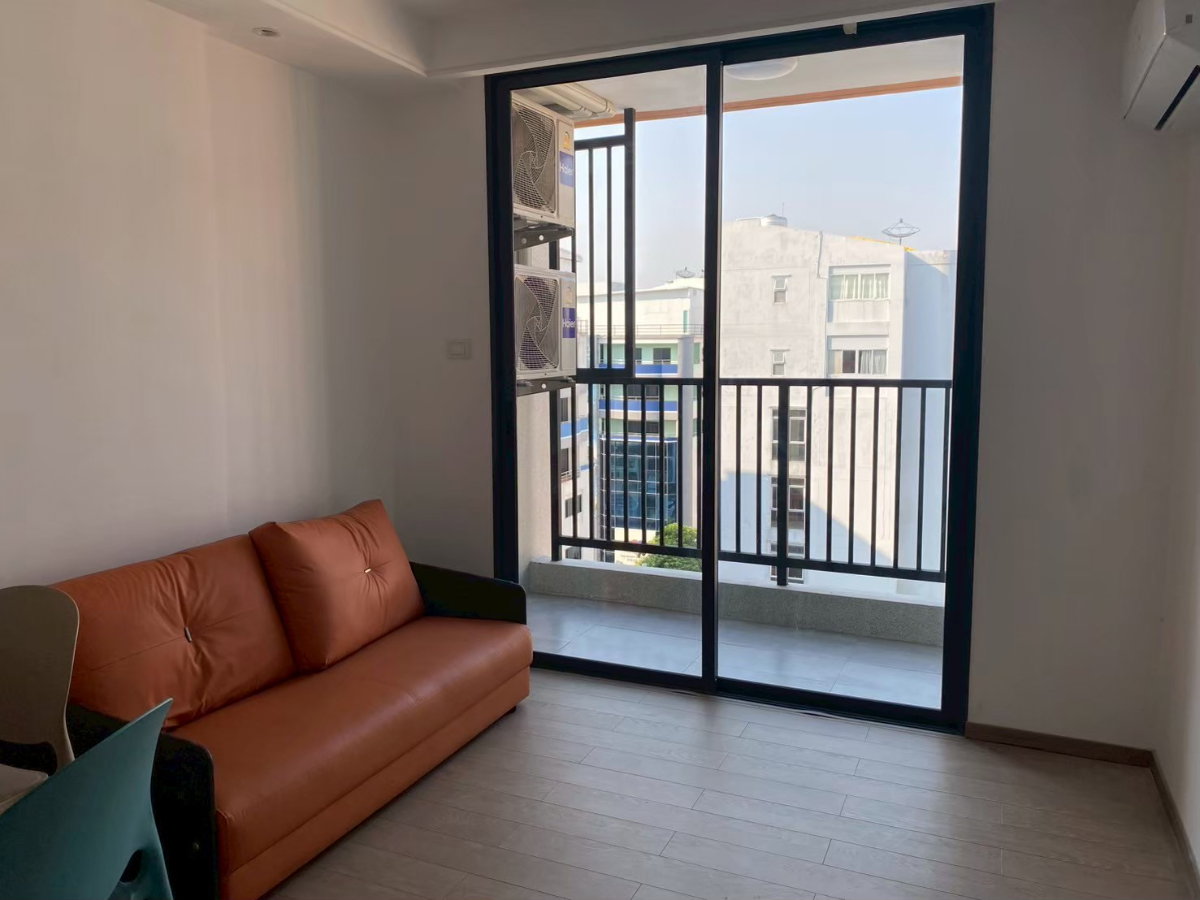 picture Condo for rent near the MRT Yellow Line. - 15/17