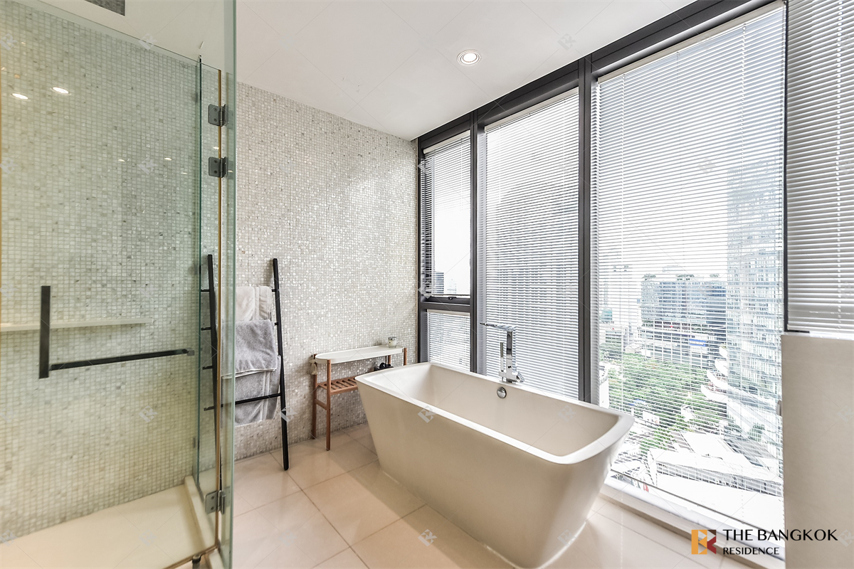 picture Ultimate Luxury Lifestyle with Convenience Vittorio Sukhumvit 39 near BTS Phrom Phong - 1/10