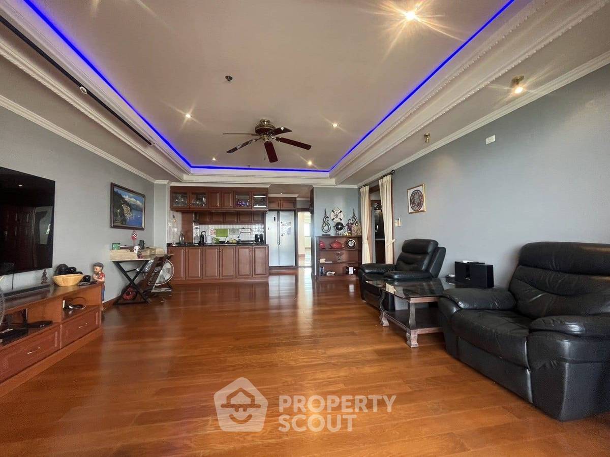 picture 2-BR Condo For Sale At View Talay 3, Pratumnak High-Floor 17 (ID 3139552) - 4/10