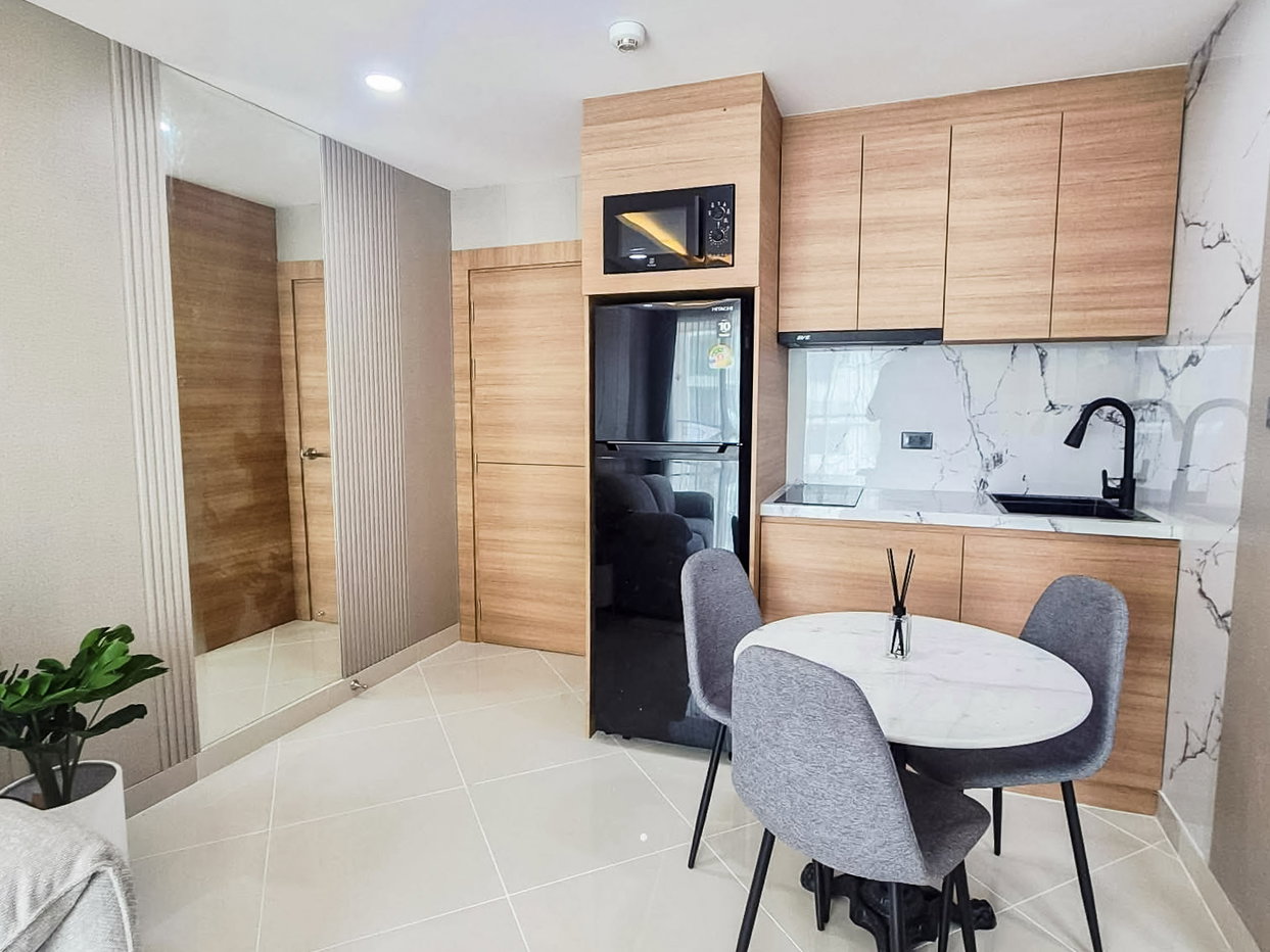 picture Pool View Condo for Sale Paradise Park Jomtien Pattaya - 5/12