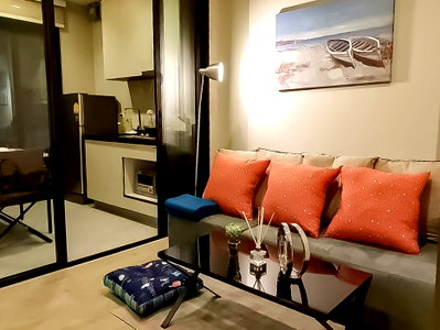 Condos for rent Big C Super Center South Pattaya  : The Base Central Pattaya Condo for Rent 1 Bedroom Pool View