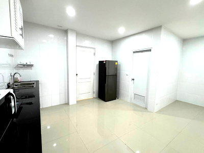 Townhouses for rent Bangkok : [VR0611] 🔥 35,000/Month (Negotiable!) | Townhouse for Rent 2-Story + Rooftop Sukhumvit 81 2BR 2BA Fully Furnished + 4 ACs Only 400M to BTS On Nut! 🔥