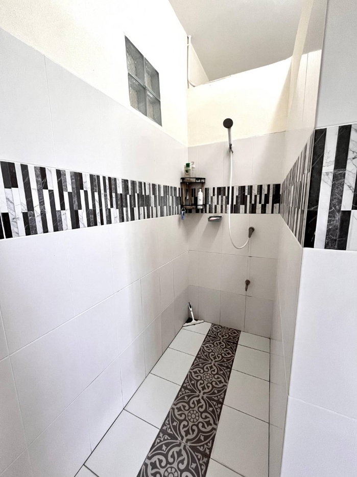 รูป ขายบ้านสวน 2 ไร่เศษ ไม่ไกลกรุงเทพ ติดถนน อยู่ในชุมชน ปลอดภัย พร้อมเพื่อการอยู่อาศัยหรือทำกิจการ - รูปที่ 10/11