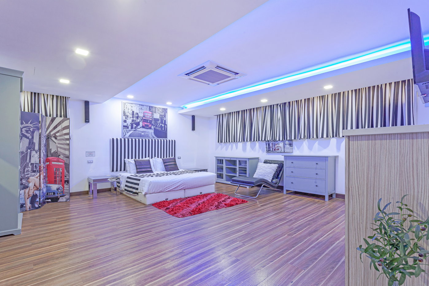 รูป Spacious Pool Villa for Sale Pratumnak Pattaya - รูปที่ 23/30