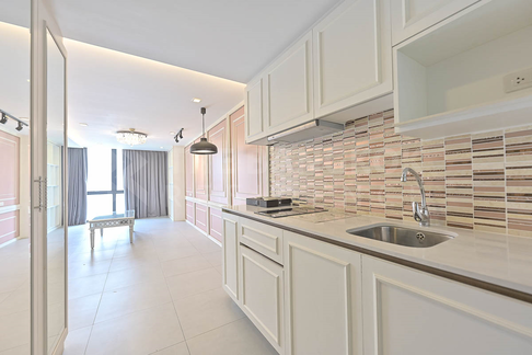 Socio Ruamrudee Condo in Great Location, Ready-to-move-in